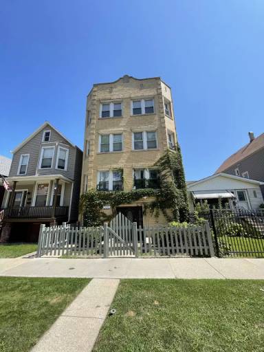 Main picture of 4023 N Troy St