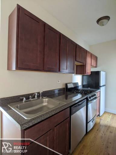 Main picture of 947-57 W Cornelia Ave