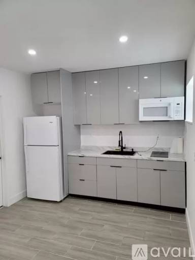 Main picture of 7975 Crespi Blvd