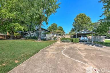 Main picture of 312 S Dogwood St