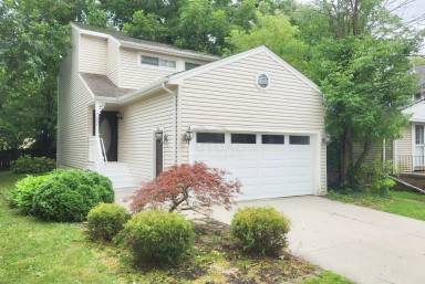Main picture of 702 Davis Ave