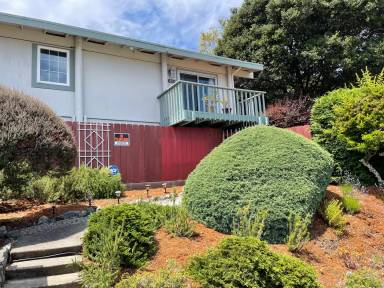 Main picture of 635 Drake Ave