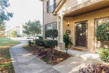 Main picture of 2000 Picardy Ct