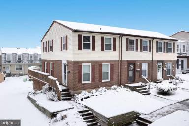 Main picture of 1 Robinway Ct