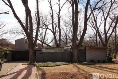 Main picture of 2122 Saint Francis Ave