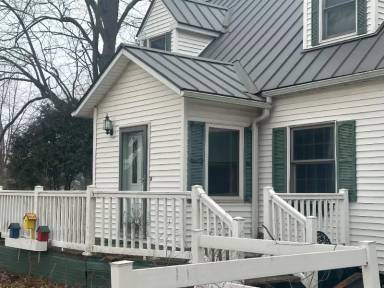 Main picture of 1113 E Division St