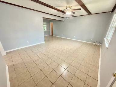 Main picture of 202 E Charnwood St