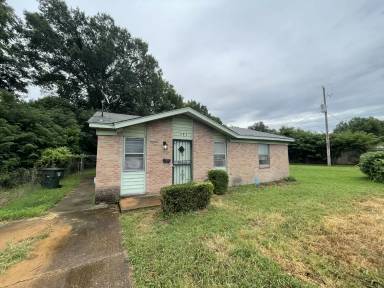 Main picture of 692 Marechalneil St
