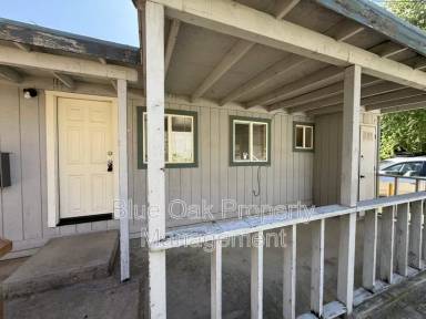 Main picture of 832 W 1st St