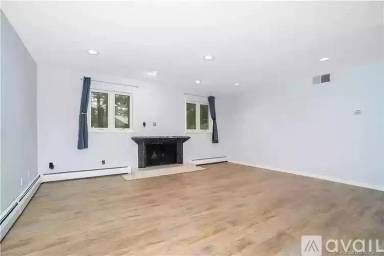 Main picture of 7 Staunton Ct
