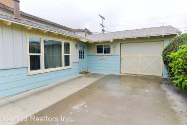 Main picture of 325 W Avenida Palizada