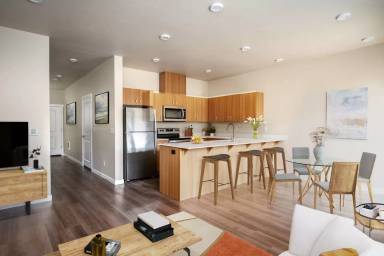 Main picture of 4624 Lancaster Dr NE