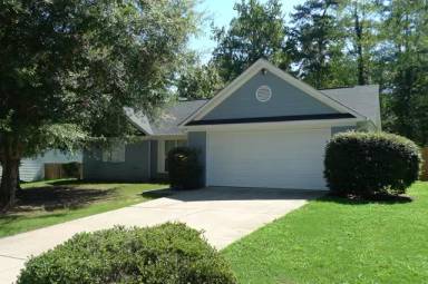 Main picture of 917 Forest Path