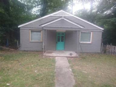 Main picture of 2506 Huggins St