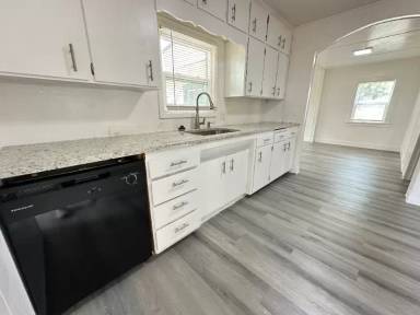 Main picture of 102 N 9th Ave