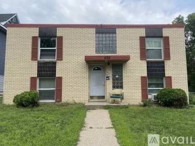 Main picture of 405 Fairview Ave N