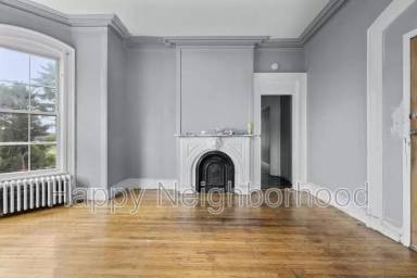 Main picture of 216 E Main St
