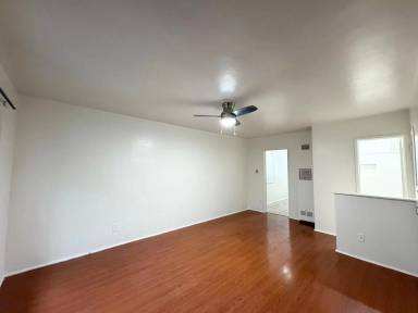 Main picture of 4800 Beverly Blvd