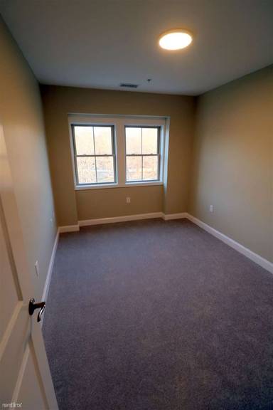 Main picture of 4 Mayflower Ave