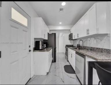 Main picture of 2730 NE 16th Ave
