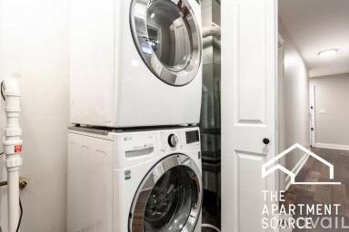 Main picture of 2100 W Barry Ave