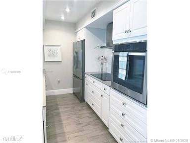 Main picture of 10500 SW 155th Ct