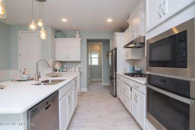 Main picture of 118 Pioneer Village Dr