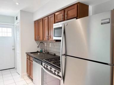 Main picture of 1272 16th St NE