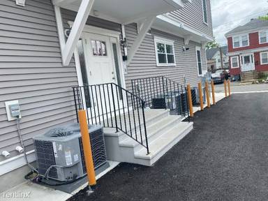 Main picture of 489 Main St