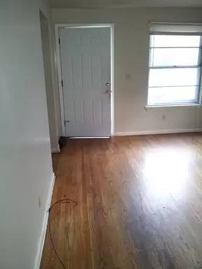 Main picture of 1017 W 10th St