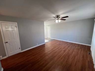 Main picture of 303 Brookside Dr