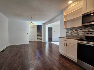 Main picture of 900 Stewart St