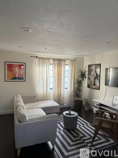 Main picture of 736 N Garfield Ave