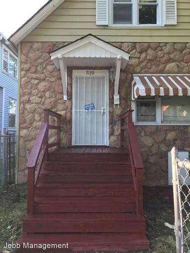 Main picture of 310 W 108th Pl