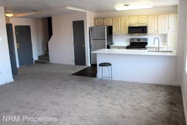 Main picture of 2322 E Carson St