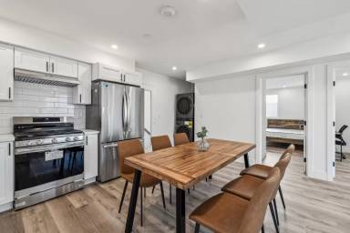 Main picture of 1340 W 37th St