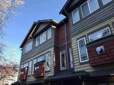 Main picture of 939 N 105th St