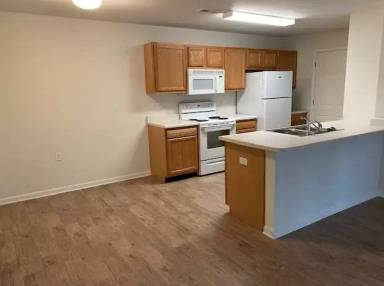 Main picture of 1402 S Maple St