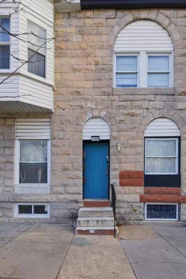 Main picture of 2429 Barclay St