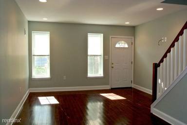 Main picture of 1913 Gerritt St