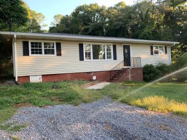 Main picture of 25 Lady Marian Dr NE