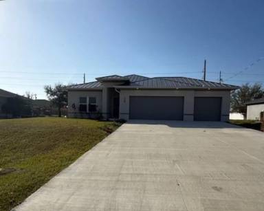 Main picture of 102 NW 24th Ter