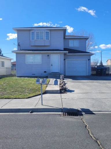 Main picture of 1304 W Lakeside Dr