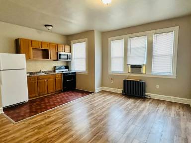 Main picture of 5321 W Oxford St