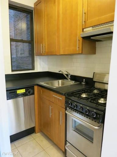 Main picture of 433 E 9th St