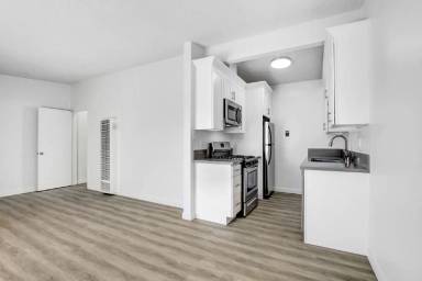 Main picture of 1010 Pico Blvd