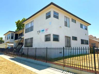 Main picture of 770 W 90th St