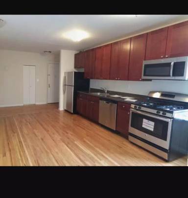 Main picture of 3000 Bainbridge Ave