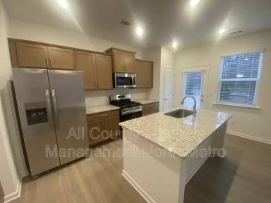 Main picture of 152 Parkwood Dr