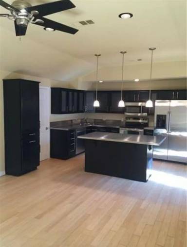 Main picture of 1614 W Congress St